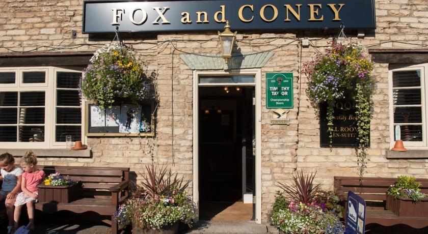 The Fox And Coney Inn Brough  Rum bild